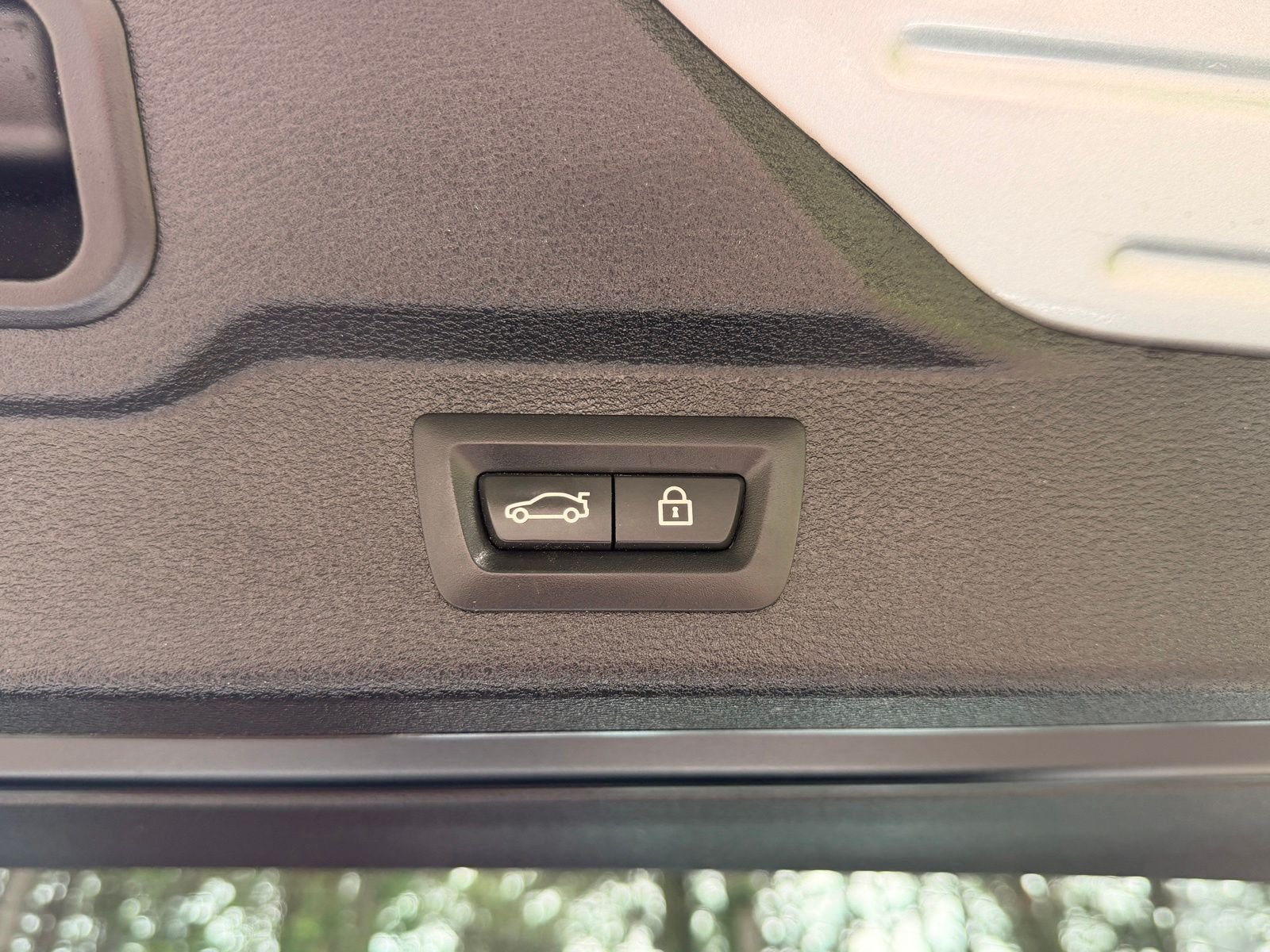Used 2018 Silverstone Metallic BMW Base image 18