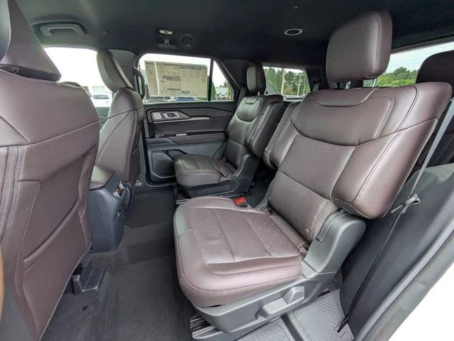 New 2026 Star White Metallic Tri-Coat Ford Platinum™ image 14