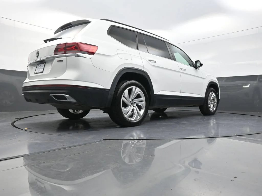 Used 2021 White Volkswagen 3.6L V6 SE w/Technology image 29