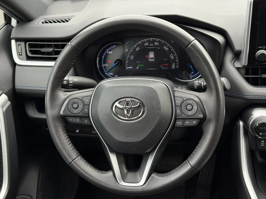 Used 2023  Toyota Hybrid SE image 22