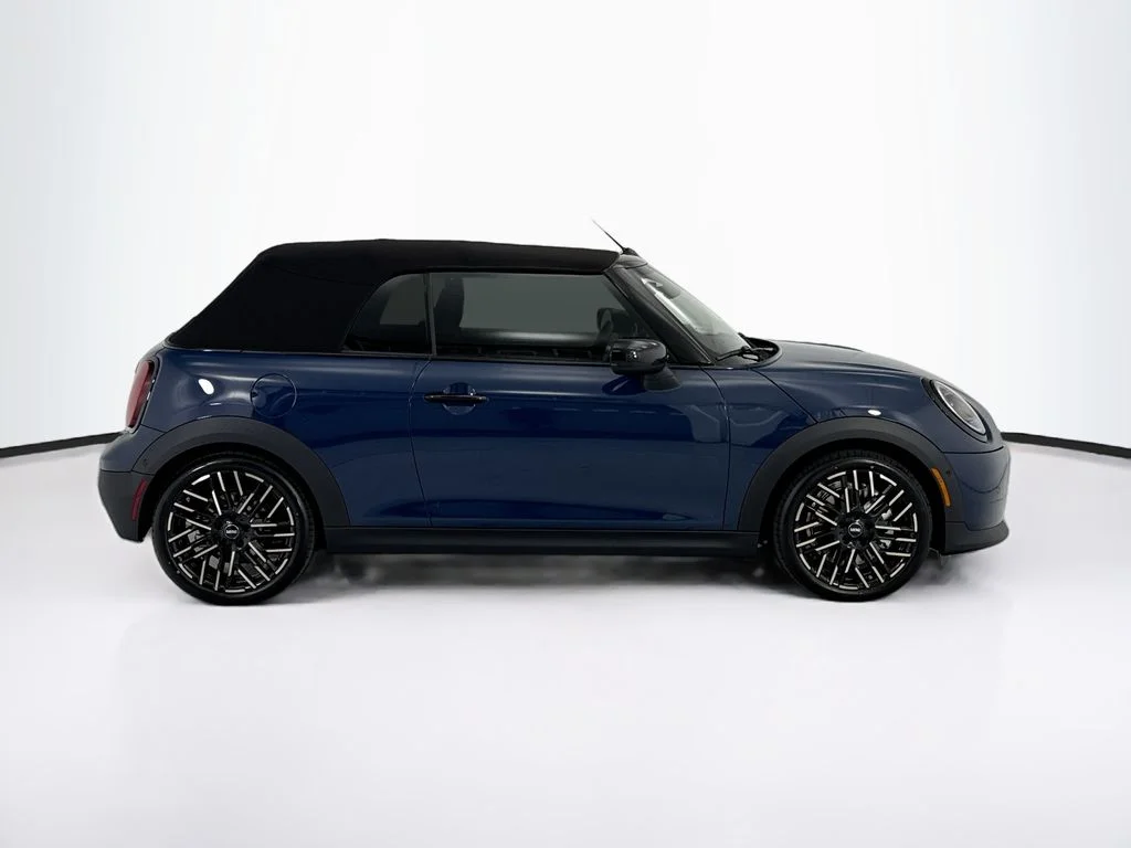 New 2026 Indigo Sunset Blue Metallic MINI Signature Plus image 12