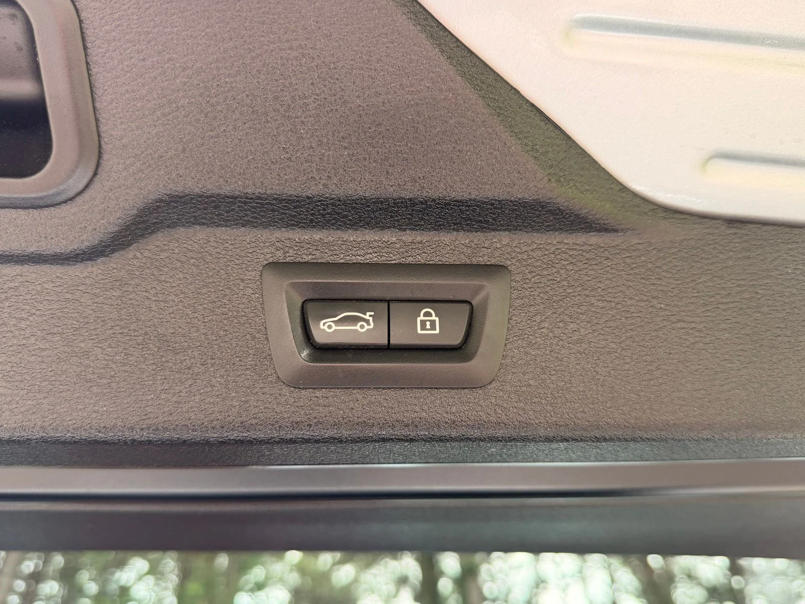 Used 2018 Silverstone Metallic BMW Base image 18