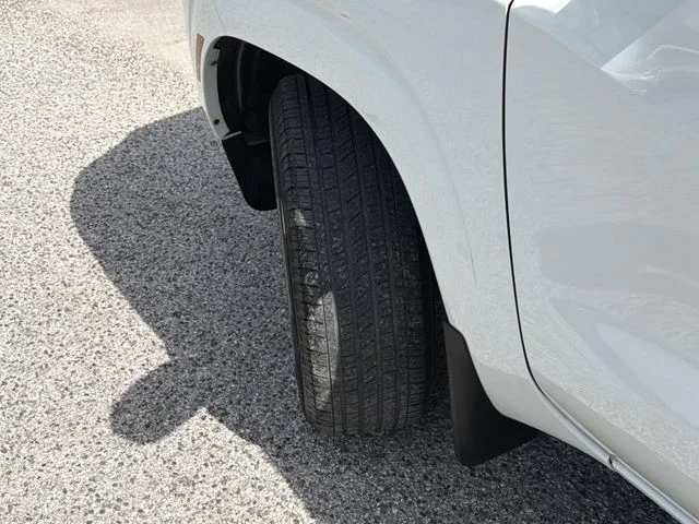 Used 2022 White Nissan SV image 31