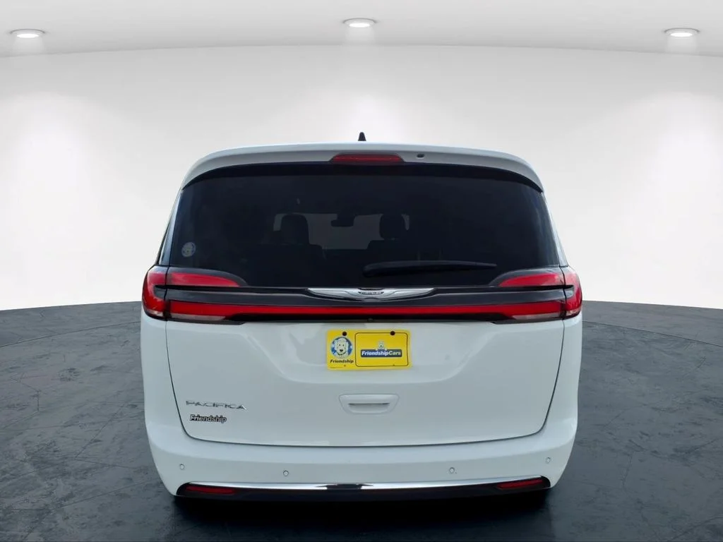 Used 2024 White Chrysler Touring L image 7