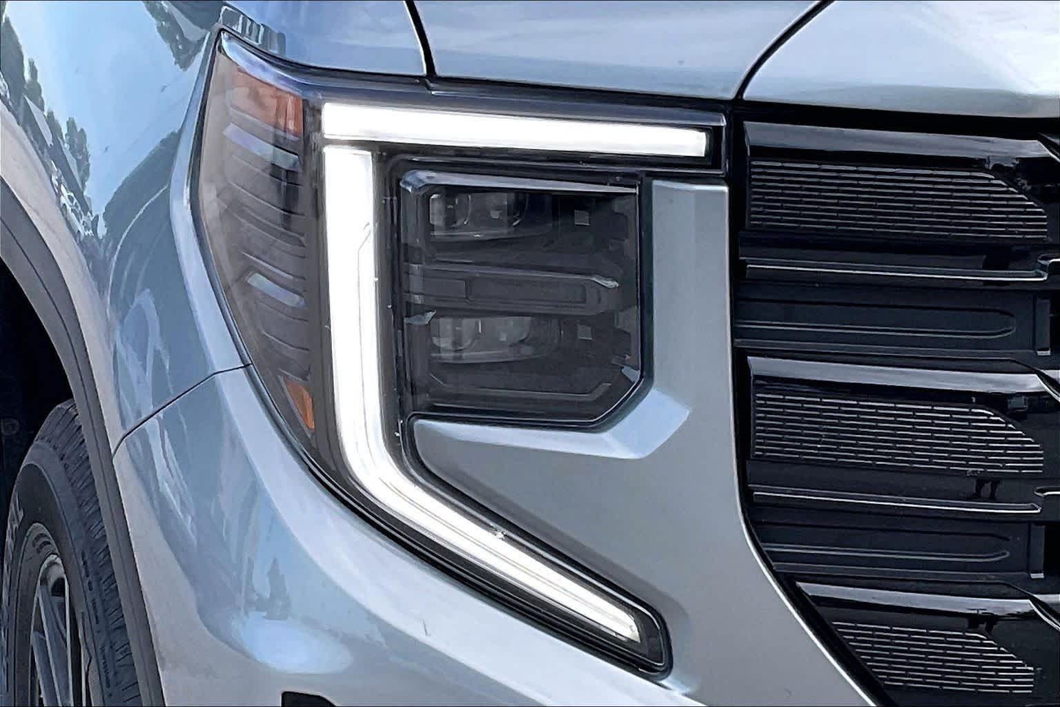 Used 2025 Sterling Metallic GMC Elevation image 24