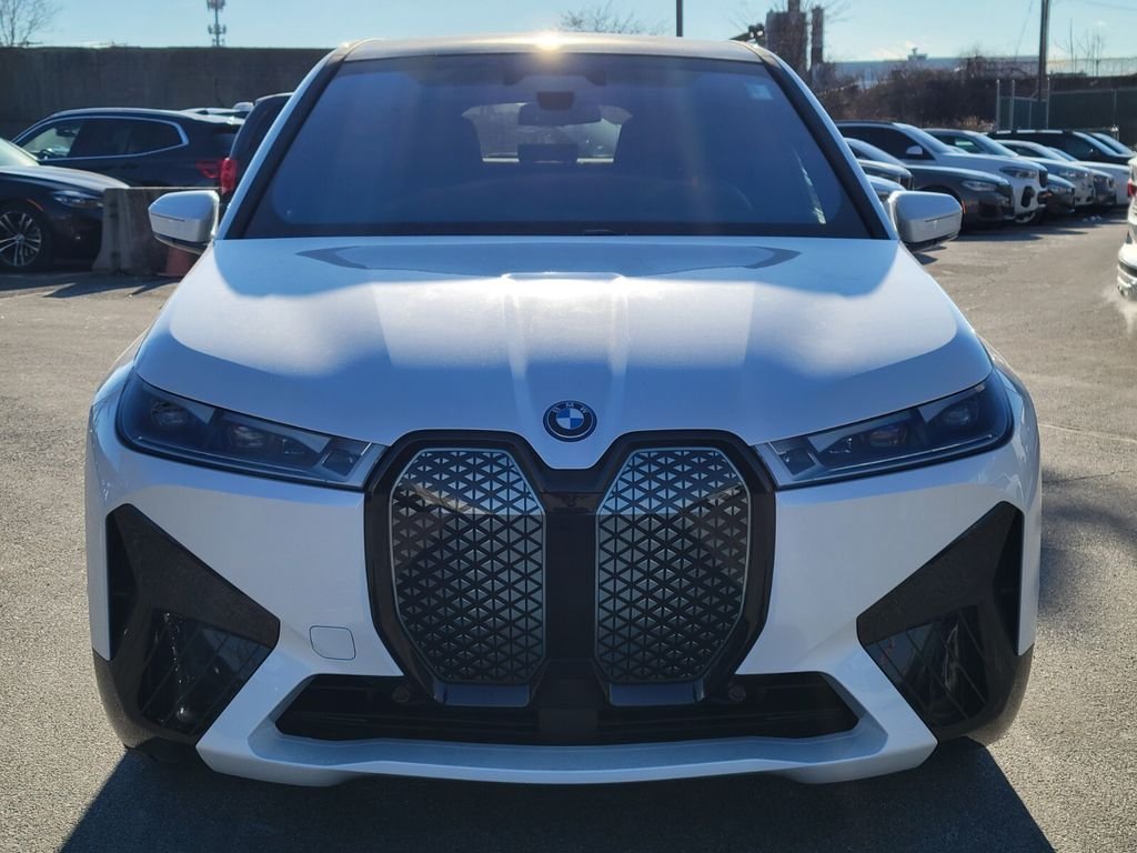 2025 BMW iX M60 - Photo 10