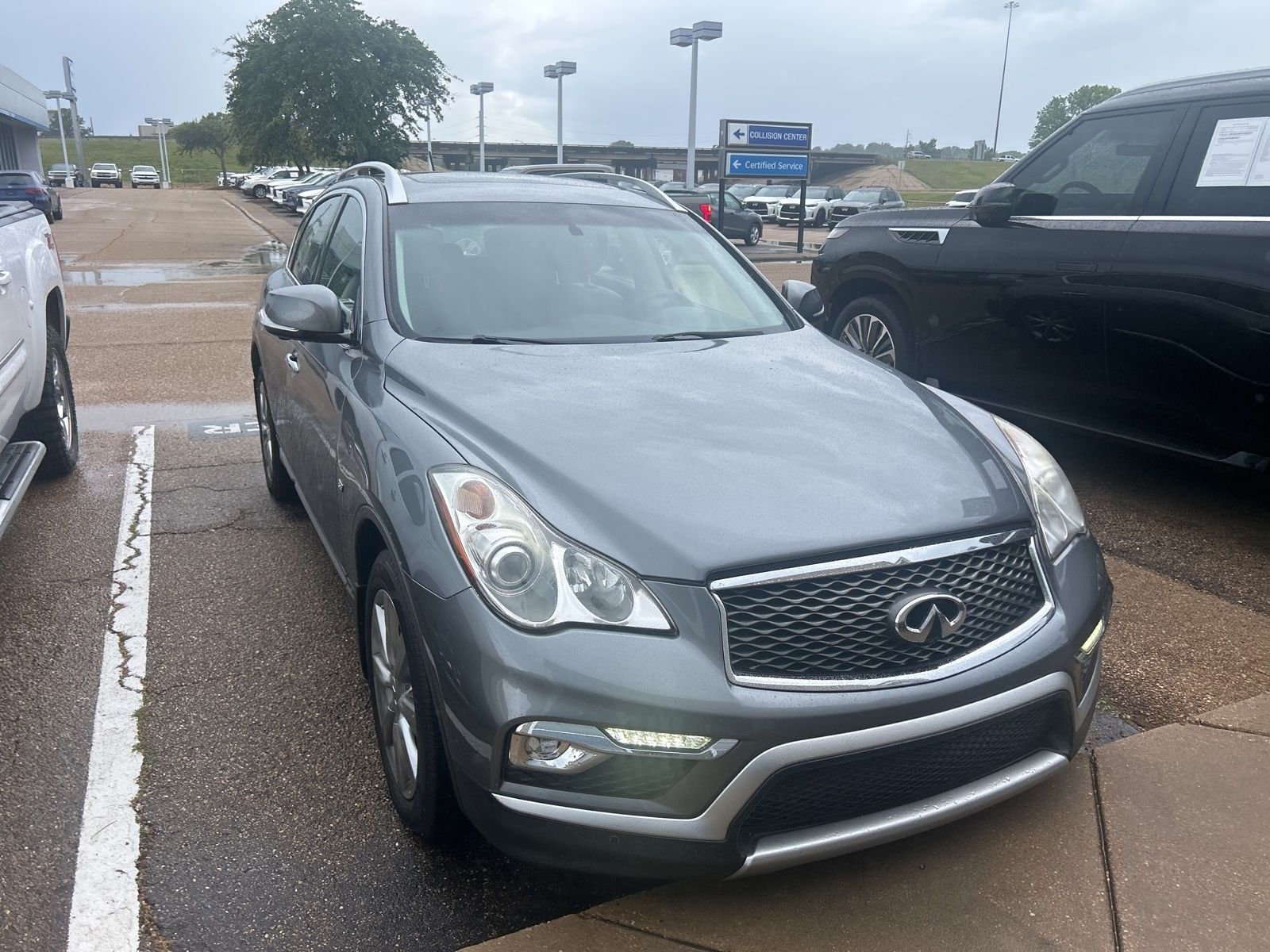 Used 2017 Gray INFINITI Base image 5