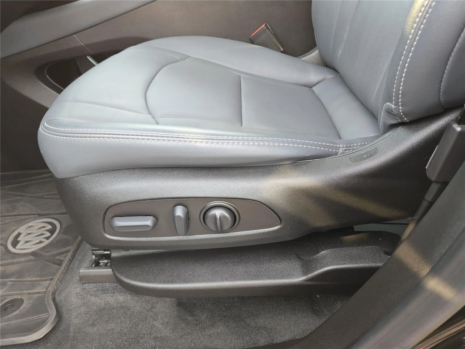 Used 2023 Ebony Twilight Metallic Buick Essence image 24