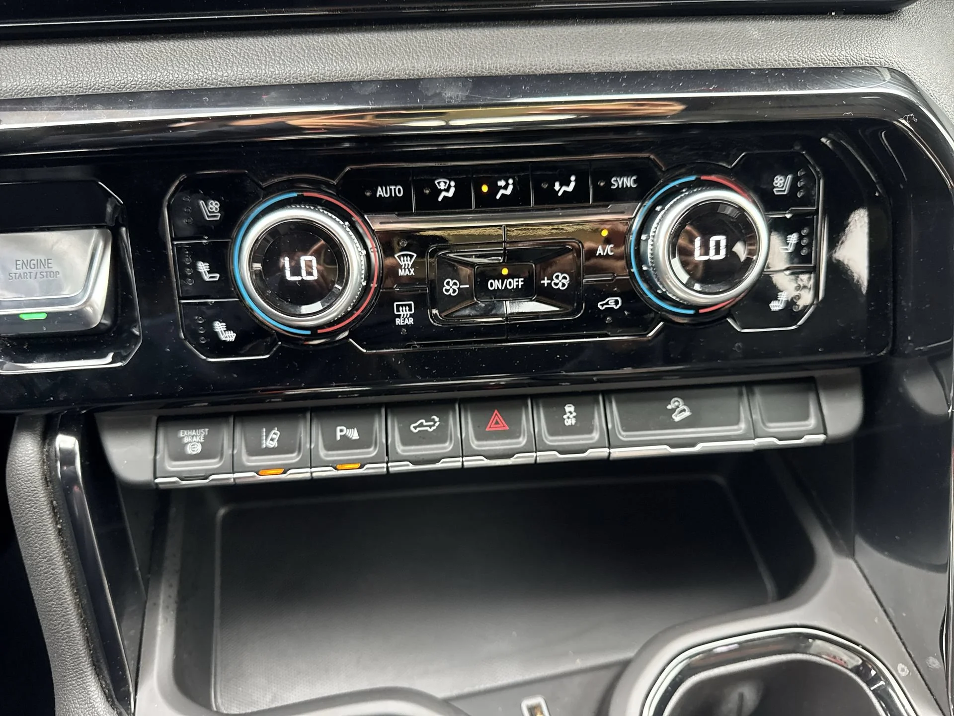 2024 GMC Sierra 2500HD AT4 - Photo 18
