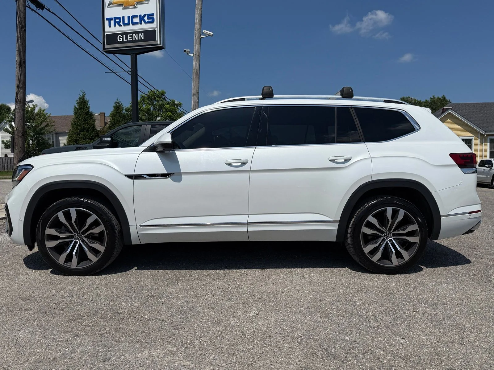 Used 2023 White Volkswagen 3.6L V6 SEL Premium R-Line image 3