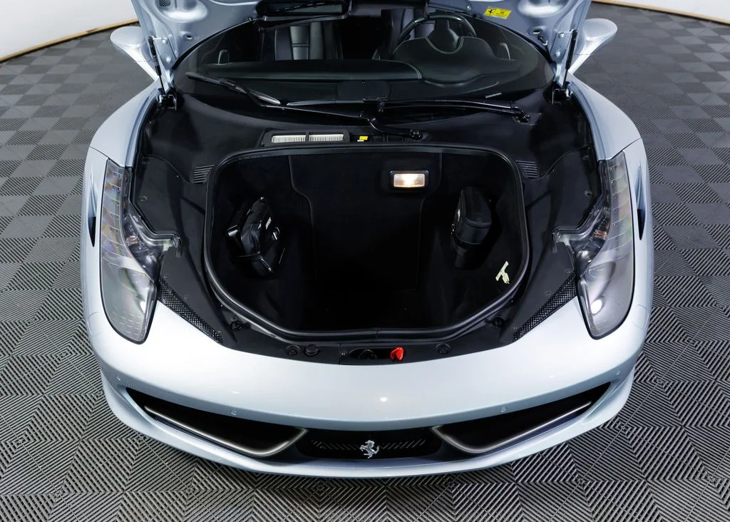 Used 2011 Grigio Alloy Ferrari Base image 25