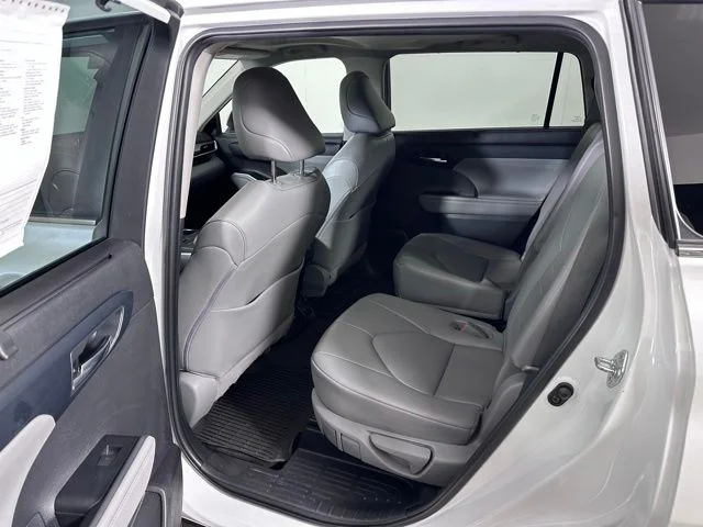 Used 2023 Beige Toyota XLE image 17