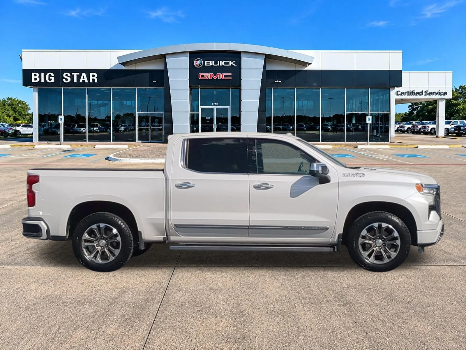 Used 2023 Iridescent Pearl Tricoat Chevrolet High Country image 2