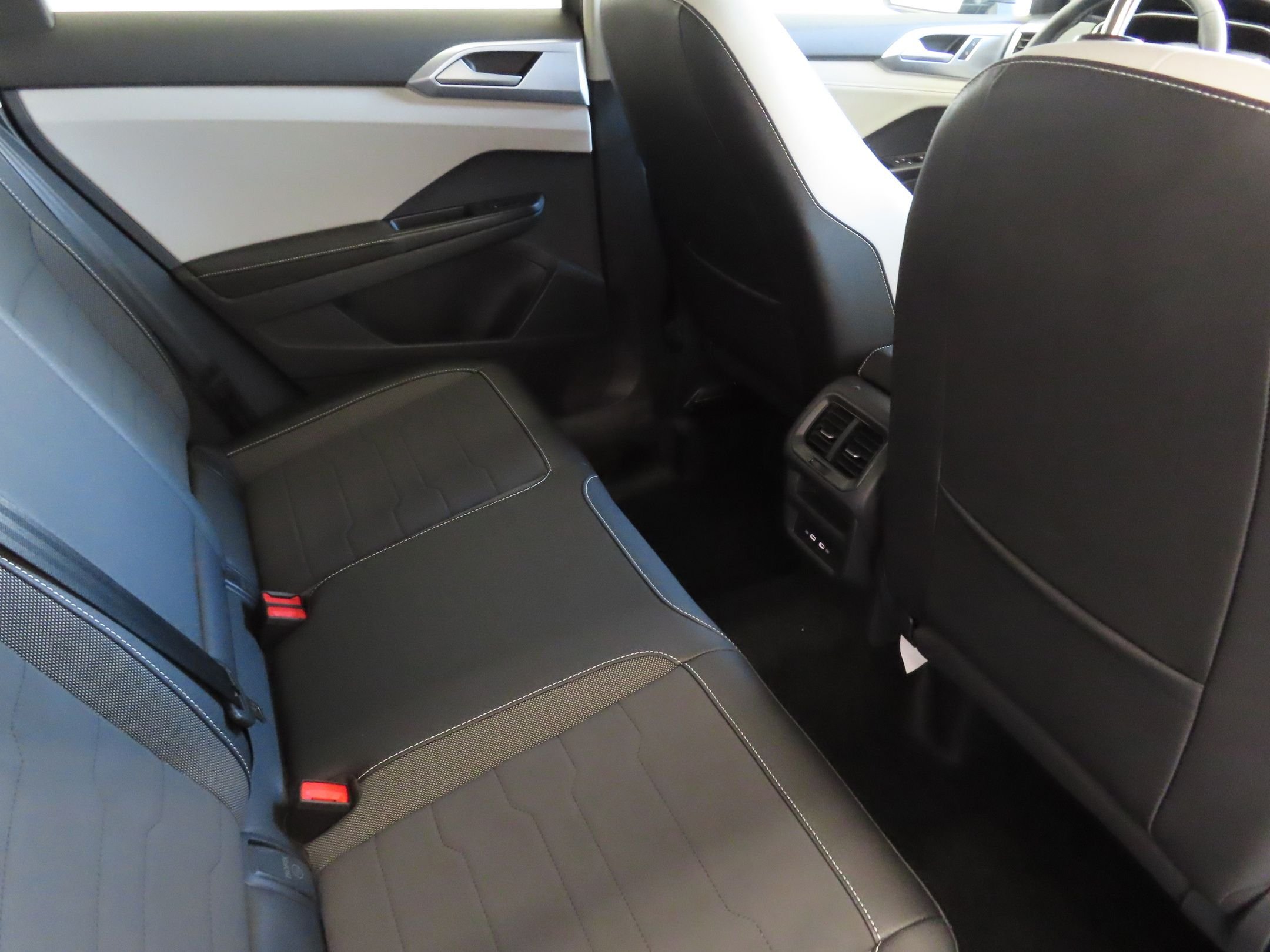 Used 2026  Volkswagen 1.5T SE image 23