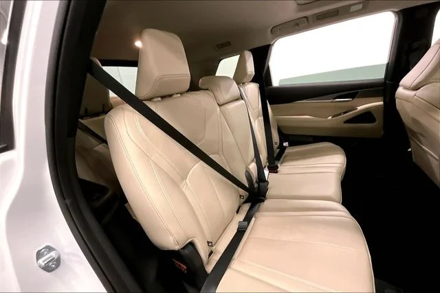 Used 2024 Majestic White INFINITI LUXE image 26