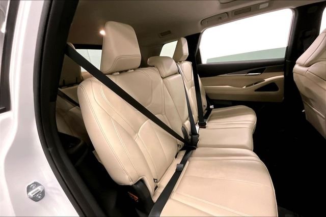 Used 2024 Majestic White INFINITI LUXE image 26