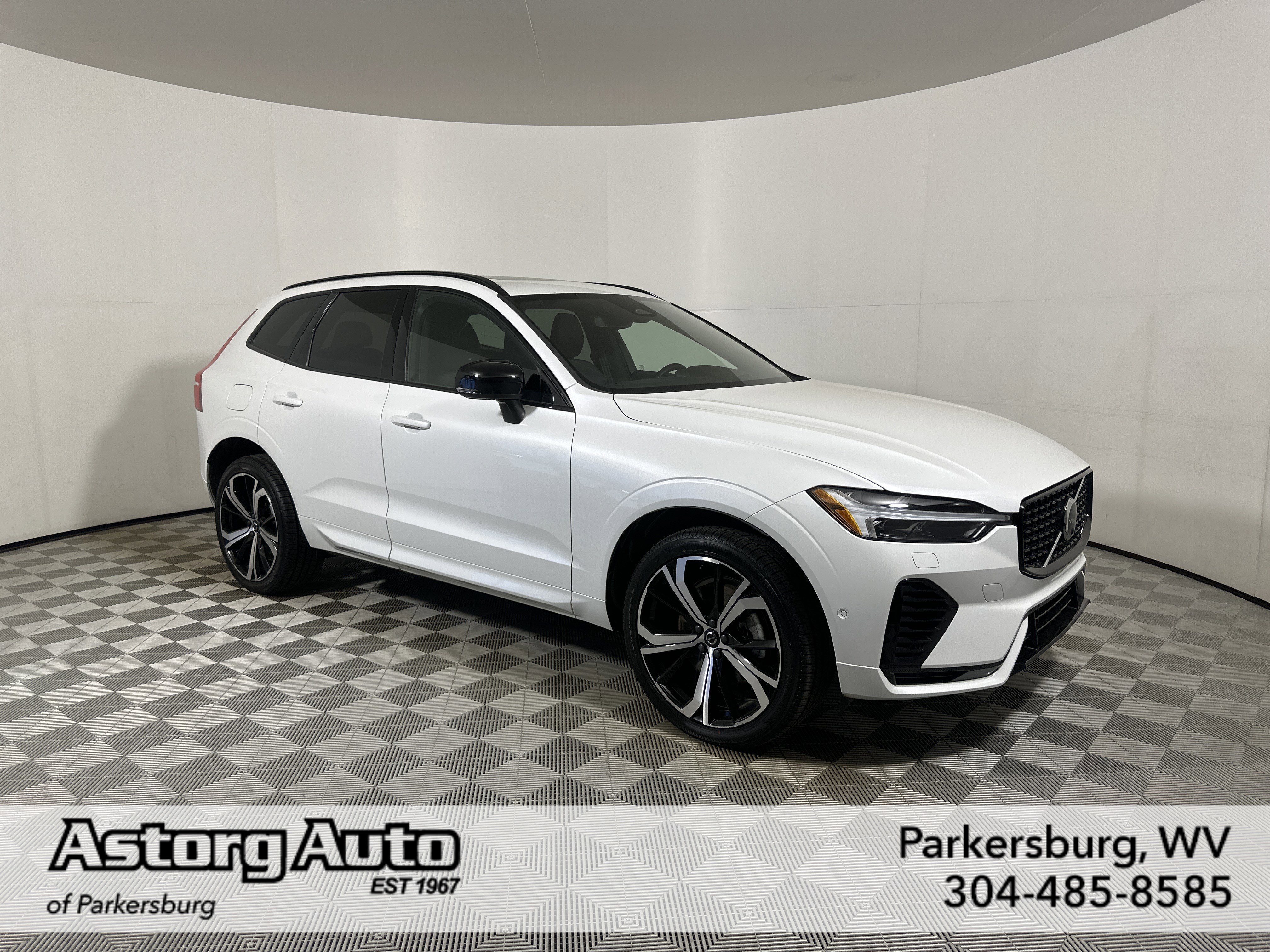 2022 Volvo XC60 T8 Recharge R-Design Ex Range AWD's photo