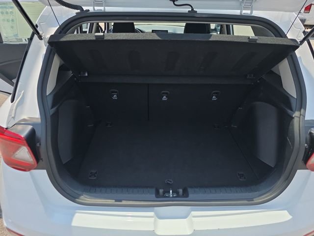 Used 2025 White Hyundai SEL image 13
