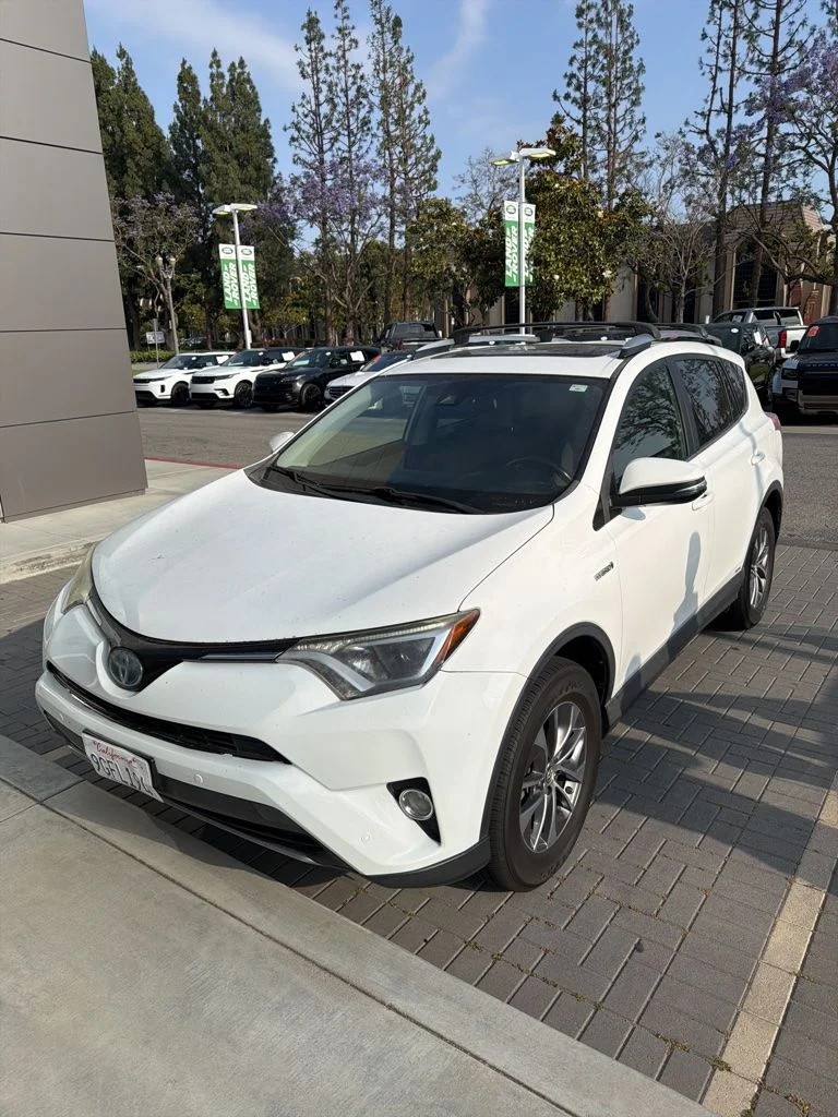 2017 Toyota RAV4 Hybrid XLE AWD's photo