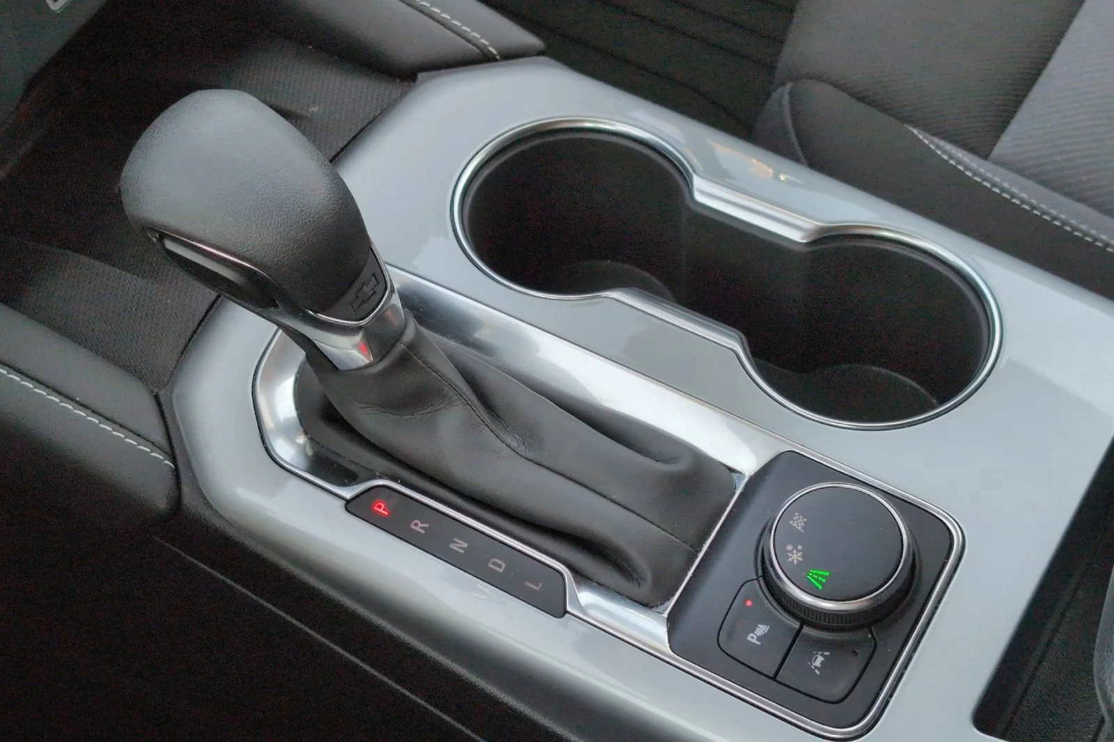 Used 2024 Summit White Chevrolet 2LT image 22