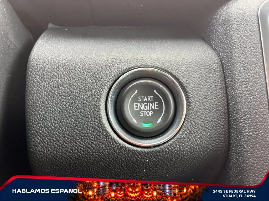 New 2027 Glacier White Tricoat GMC Elevation image 29