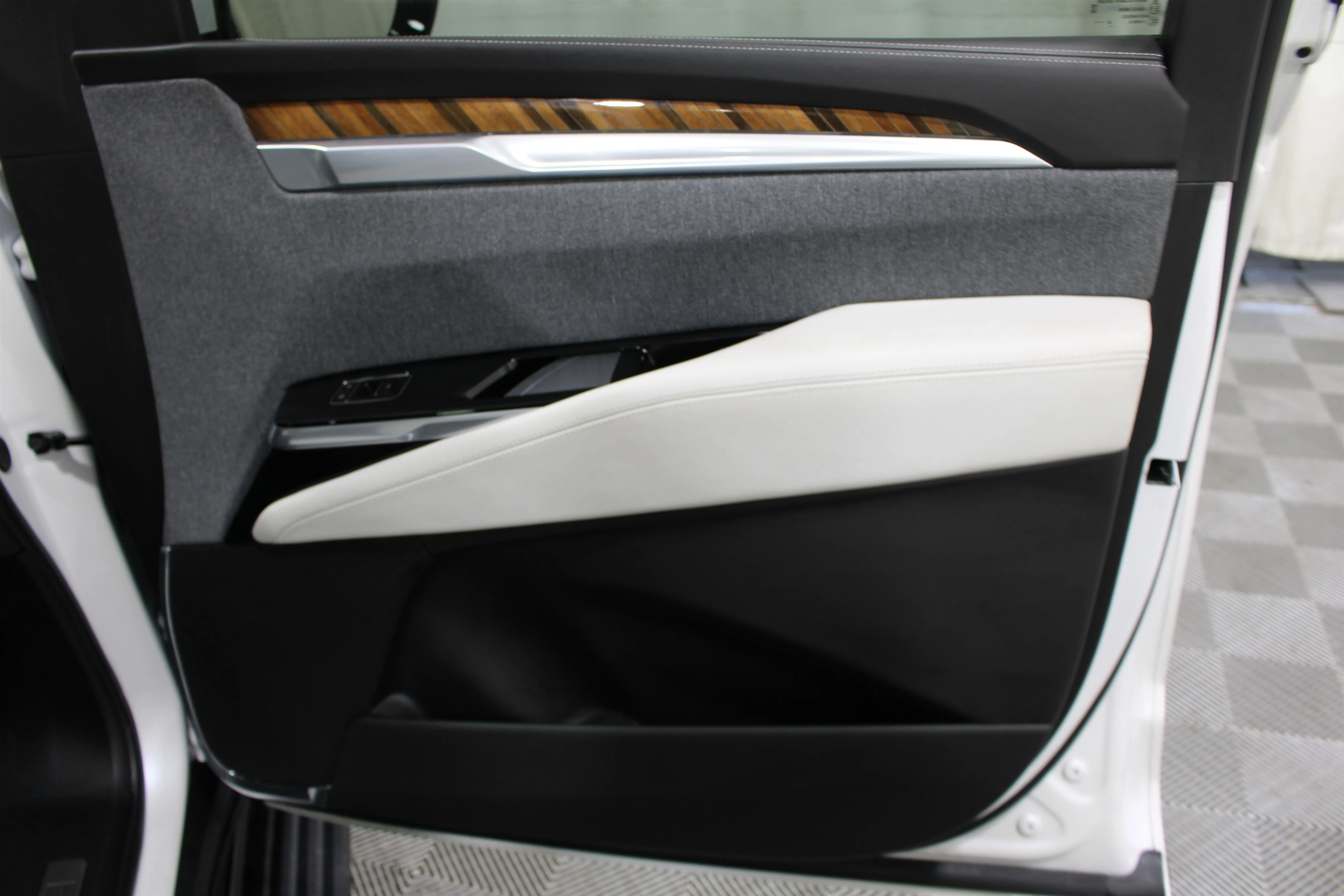 2025 Cadillac Escalade ESV Premium Luxury Platinum - Photo 31