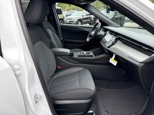 New 2026 Bright White Clear-Coat Exterior Paint Jeep Laredo image 9