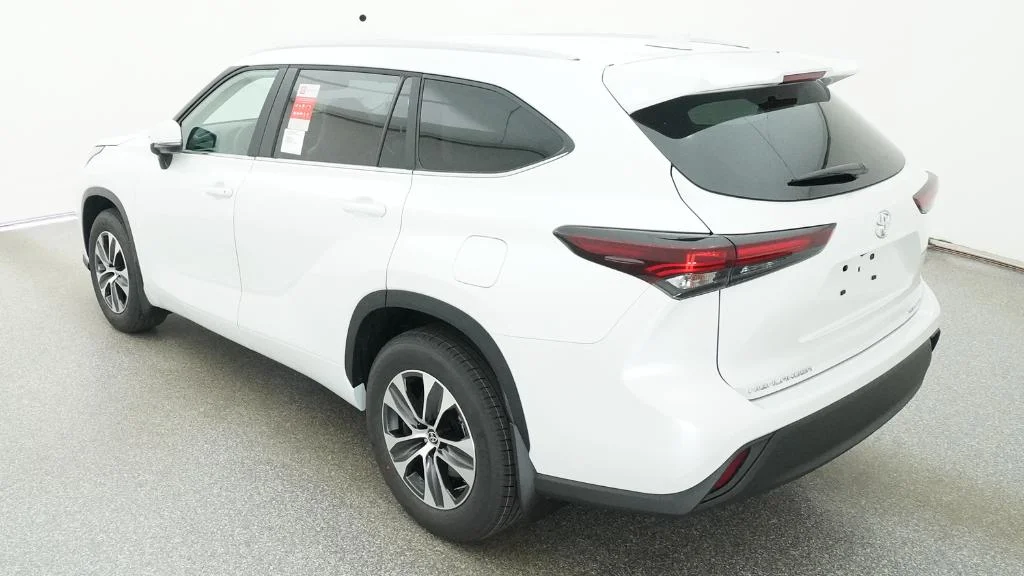 New 2026 Wind Chill Pearl Toyota XLE image 21