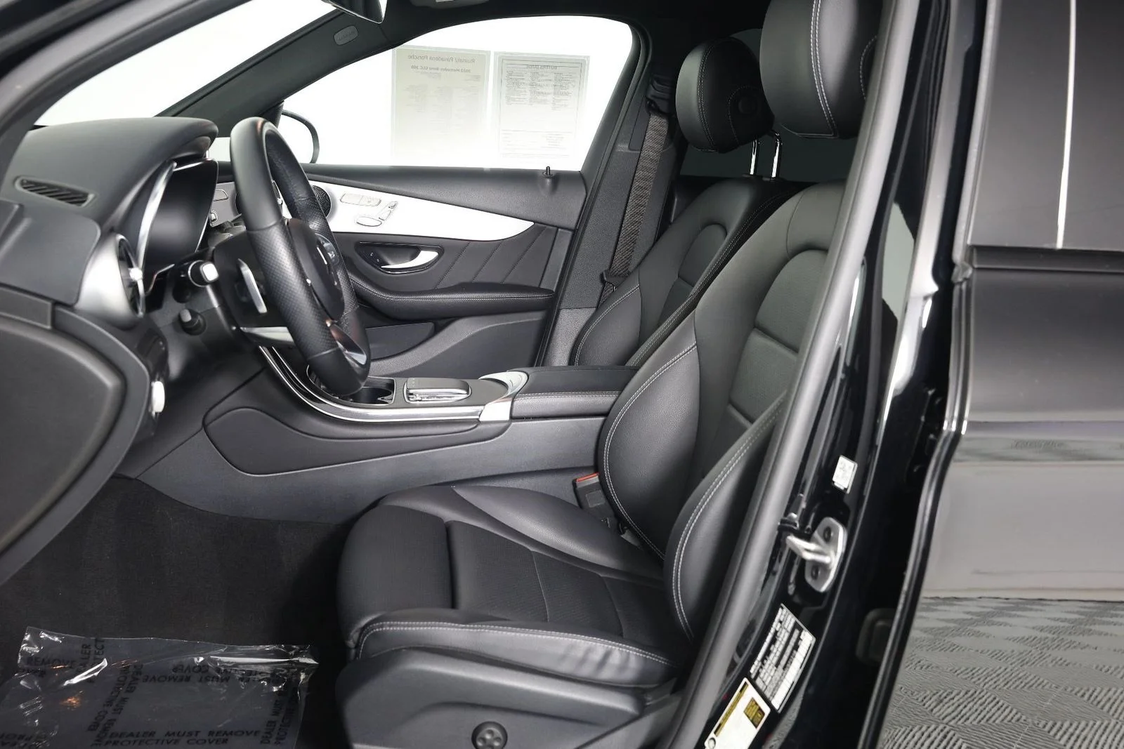 Used 2022 Black Mercedes-Benz GLC 300 image 5