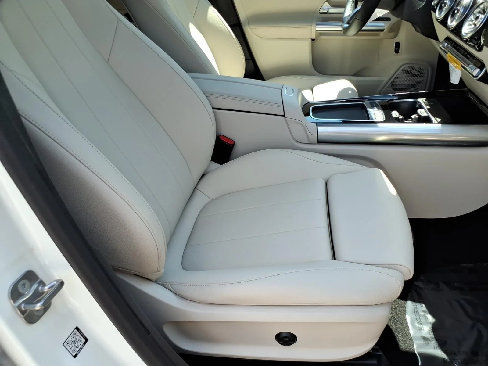 Certified Used 2026 Polar White Mercedes-Benz GLA 250 image 22
