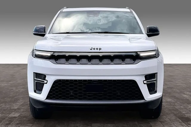 New 2026 Bright White Clear-Coat Exterior Paint Jeep Limited Altitude image 14