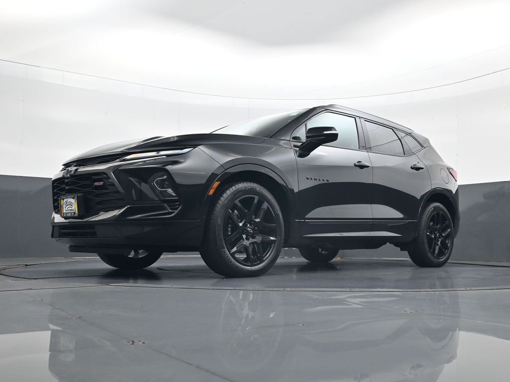 Used 2025 Black Chevrolet RS image 21
