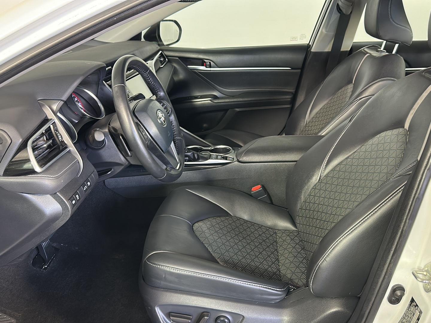 Used 2018 Pearl Toyota XSE image 10