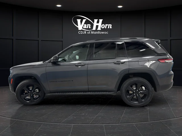 Used 2024 Baltic Gray Metallic Clearcoat Jeep Limited image 6