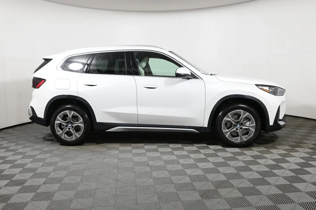 New 2026 White BMW xDrive28i image 8