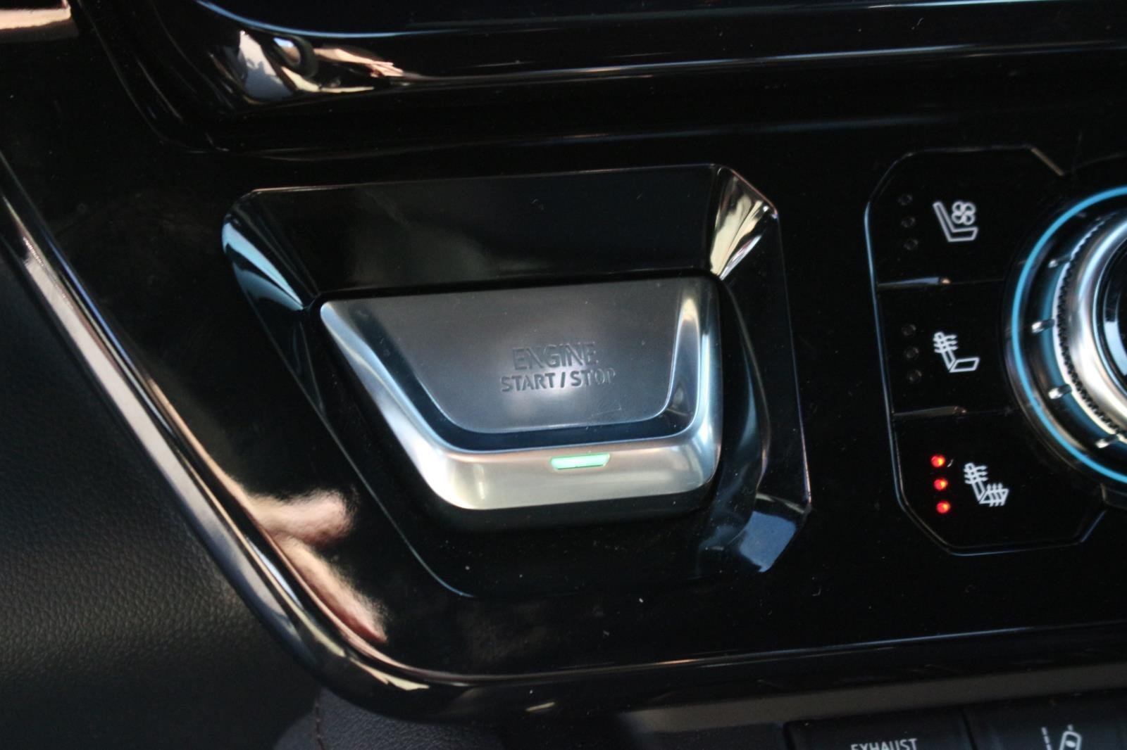 Used 2025 Onyx Black GMC AT4 image 28