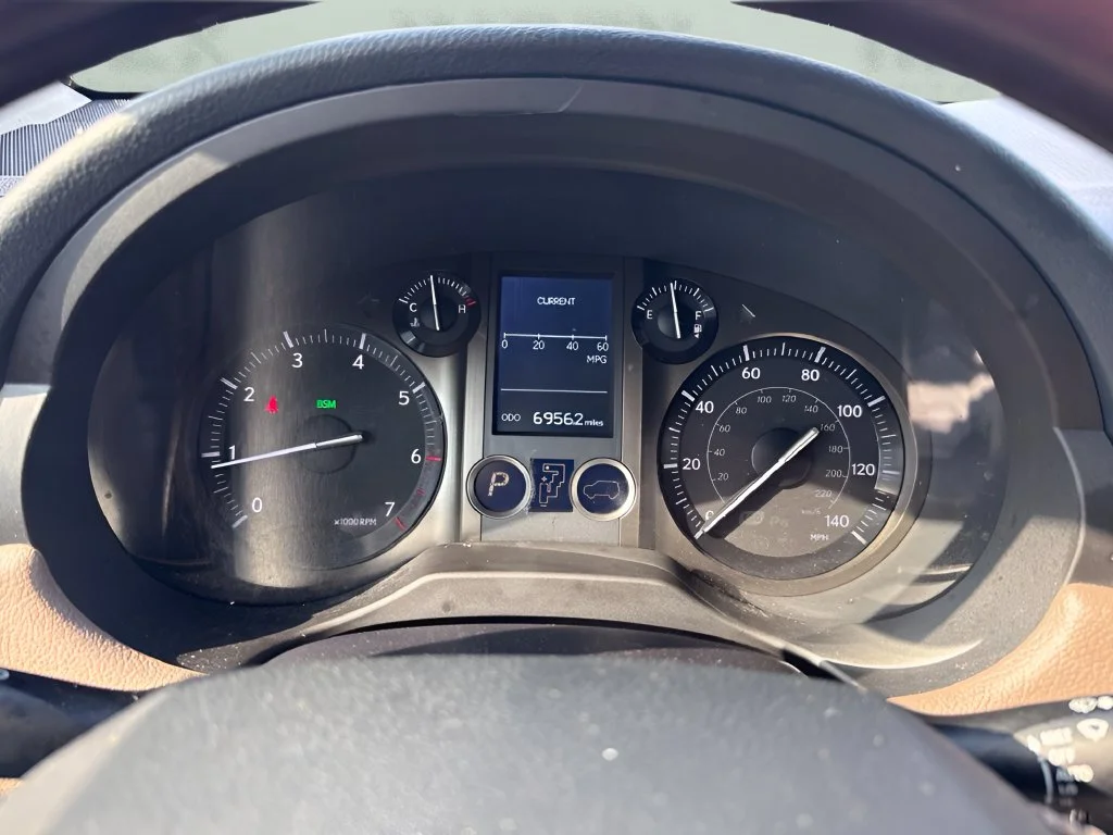Used 2019 White Lexus 460 image 25