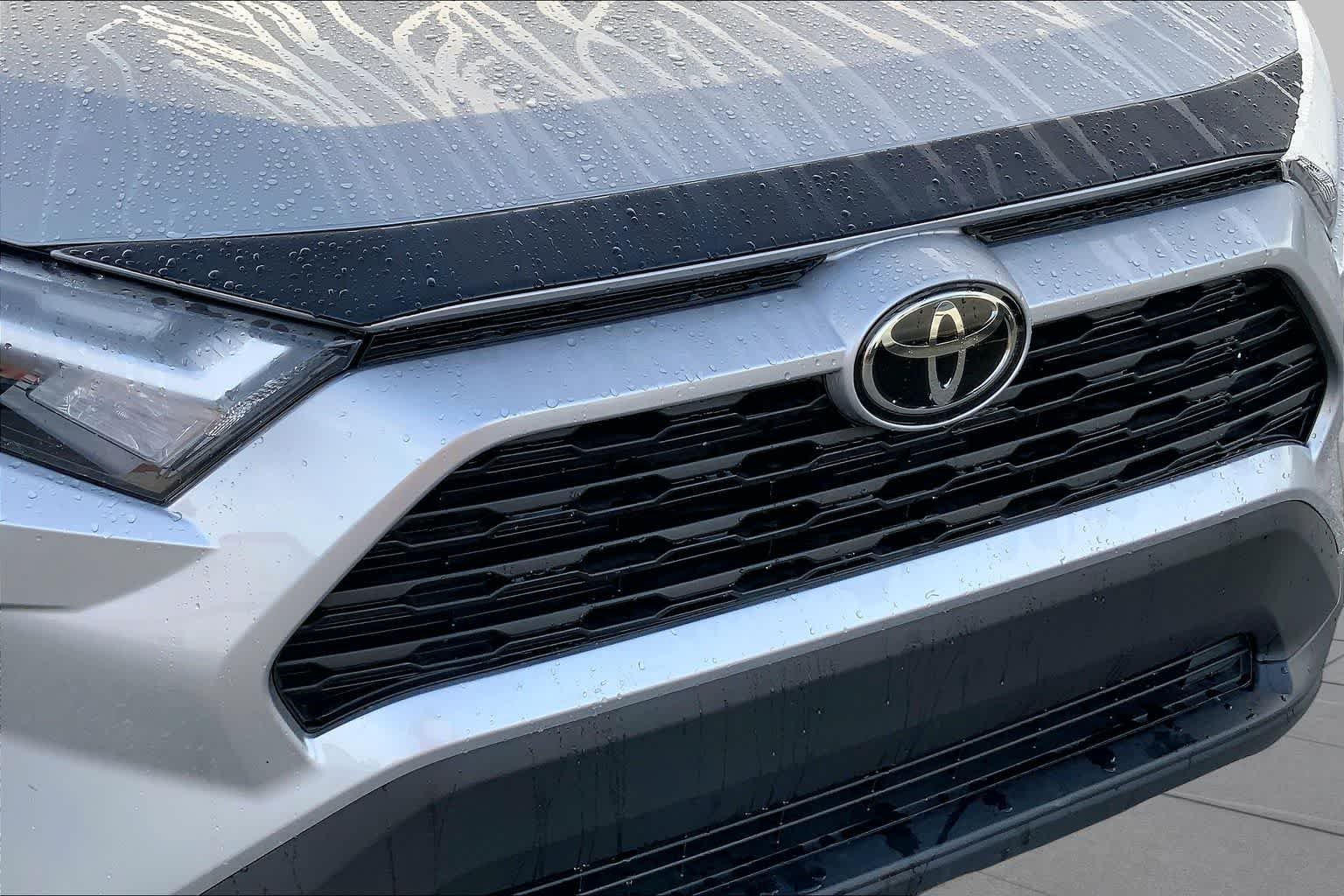 Used 2024 Silver Sky Metallic Toyota XLE Premium image 47