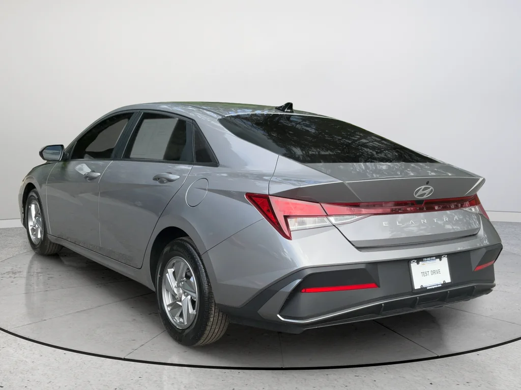 2024 Hyundai Elantra SE - Photo 9