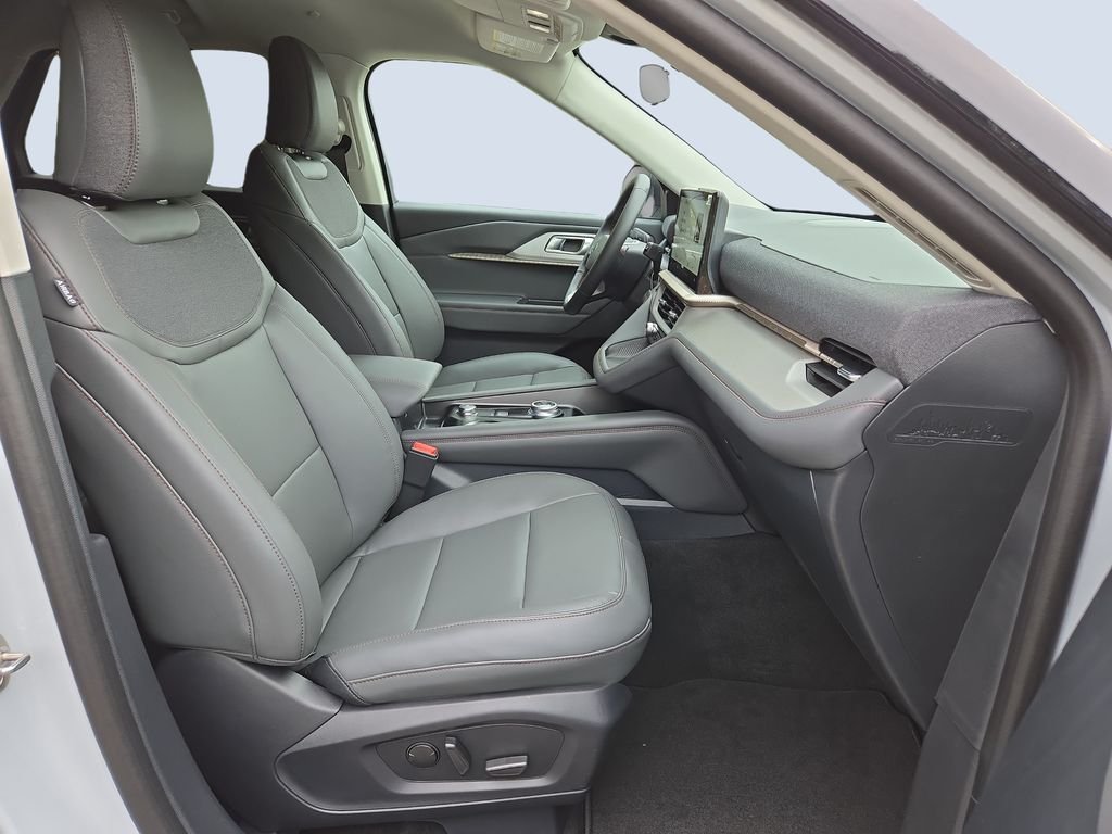 New 2026 Space White Metallic Ford Active image 14