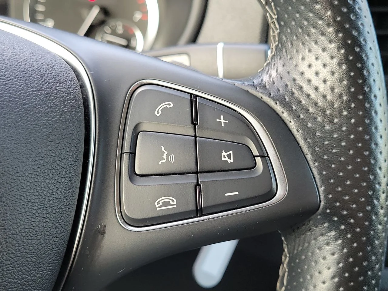 Used 2023 Black Mercedes-Benz Passenger image 26