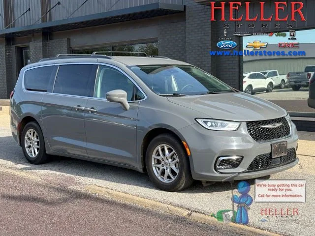 Used 2022 Ceramic Gray Clearcoat Chrysler Touring L image 1