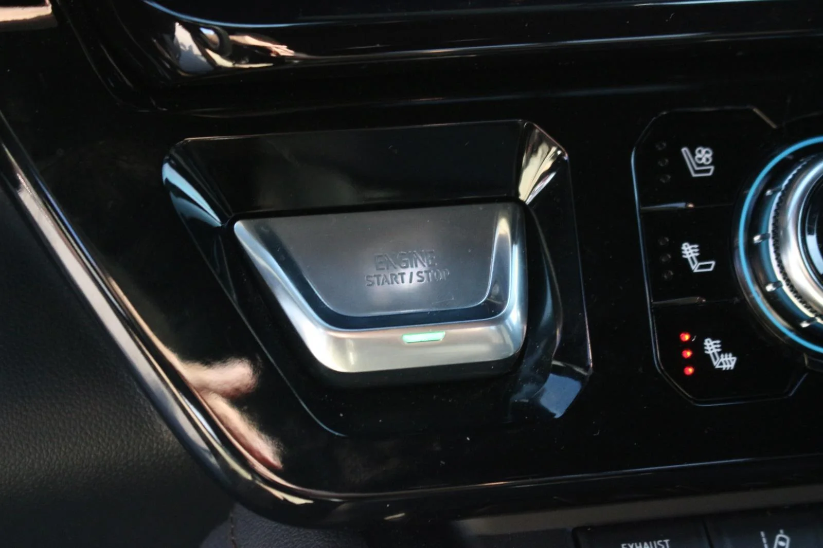 Used 2025 Onyx Black GMC AT4 image 28