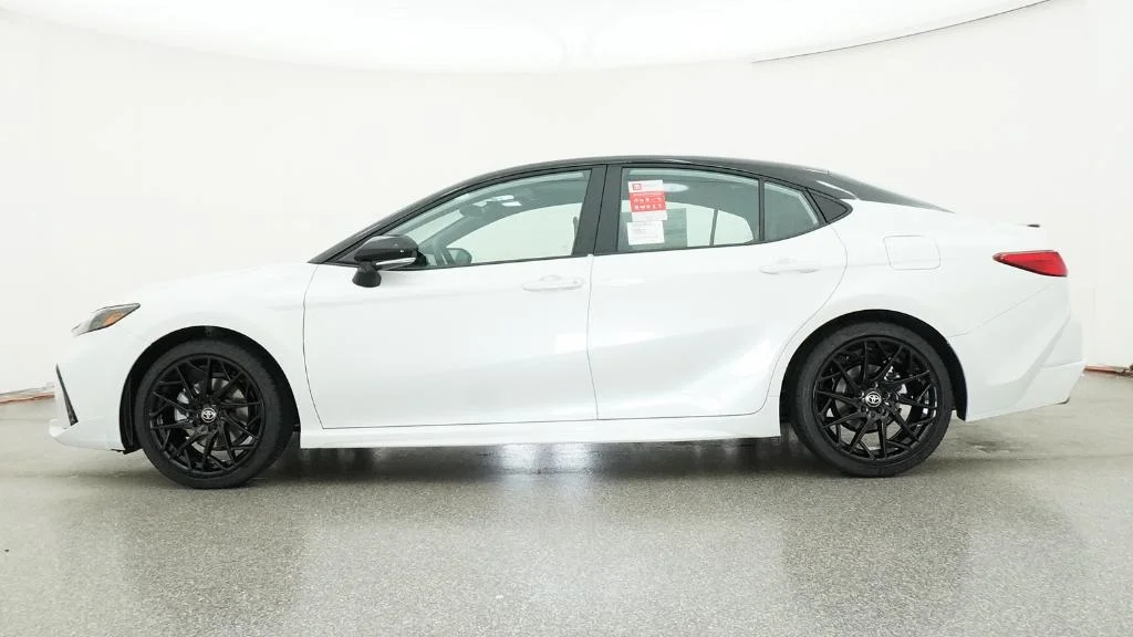 New 2026 Wind Chill Pearl with Midnight Black Metallic roof Toyota XSE image 20