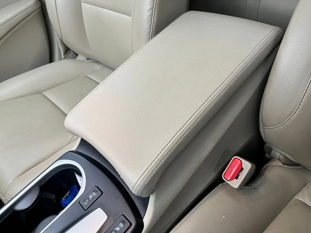 Used 2018  Acura Base image 31