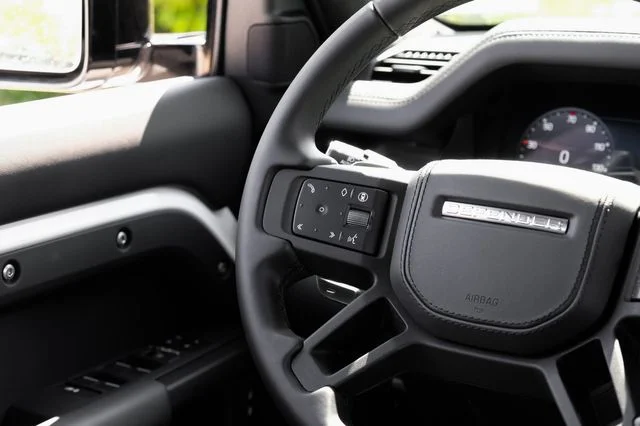 2025 Land Rover Defender V8 - Photo 24