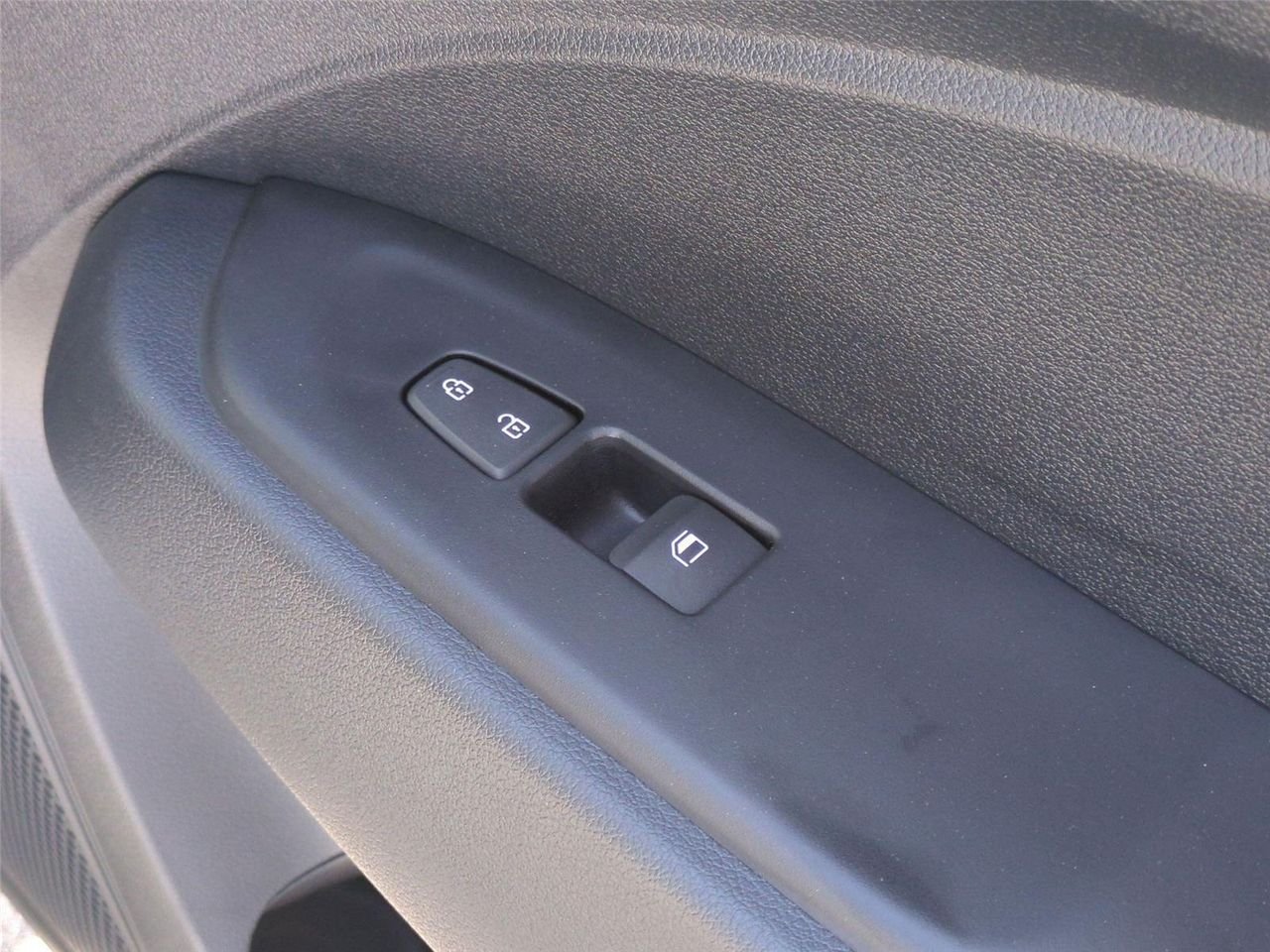 New 2026 Shimmering Silver Hyundai SEL image 35