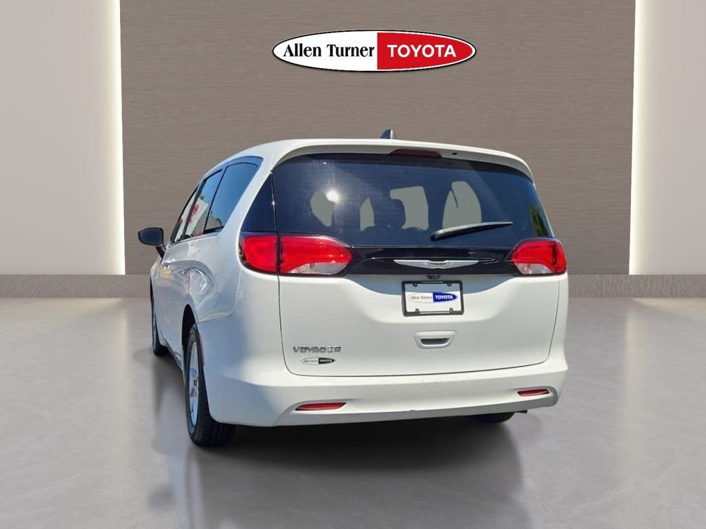 Used 2023 White Chrysler LX image 9