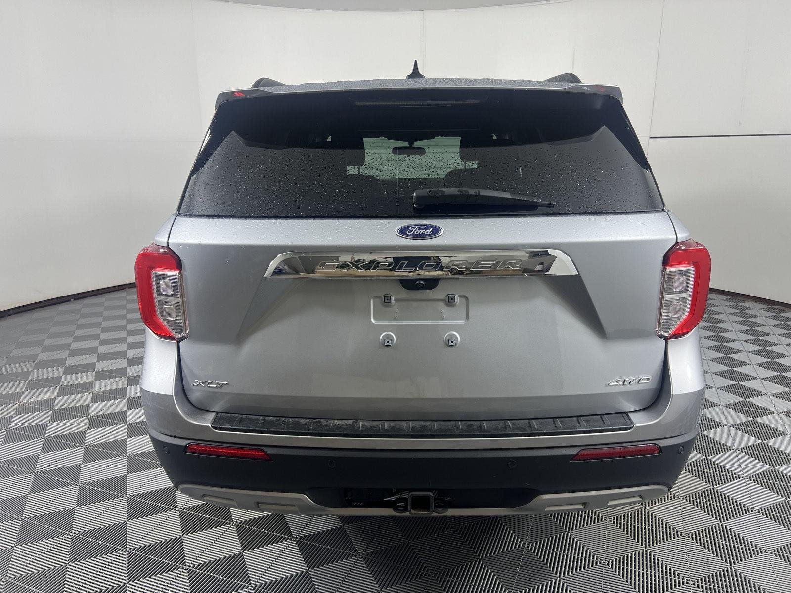 Used 2023 Iconic Silver Ford XLT image 10
