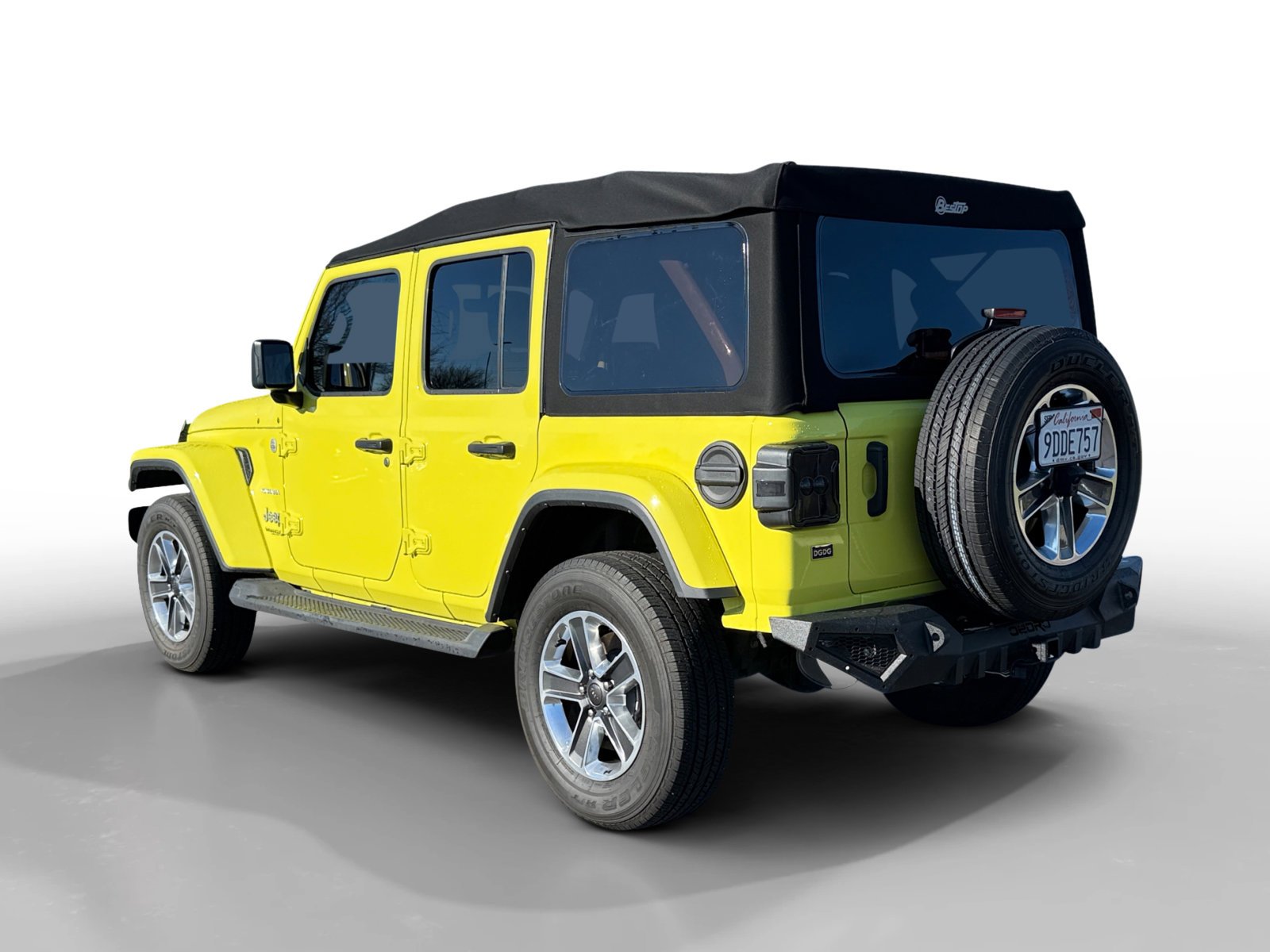 Used 2022 High Velocity Clearcoat Jeep Unlimited Sahara image 3